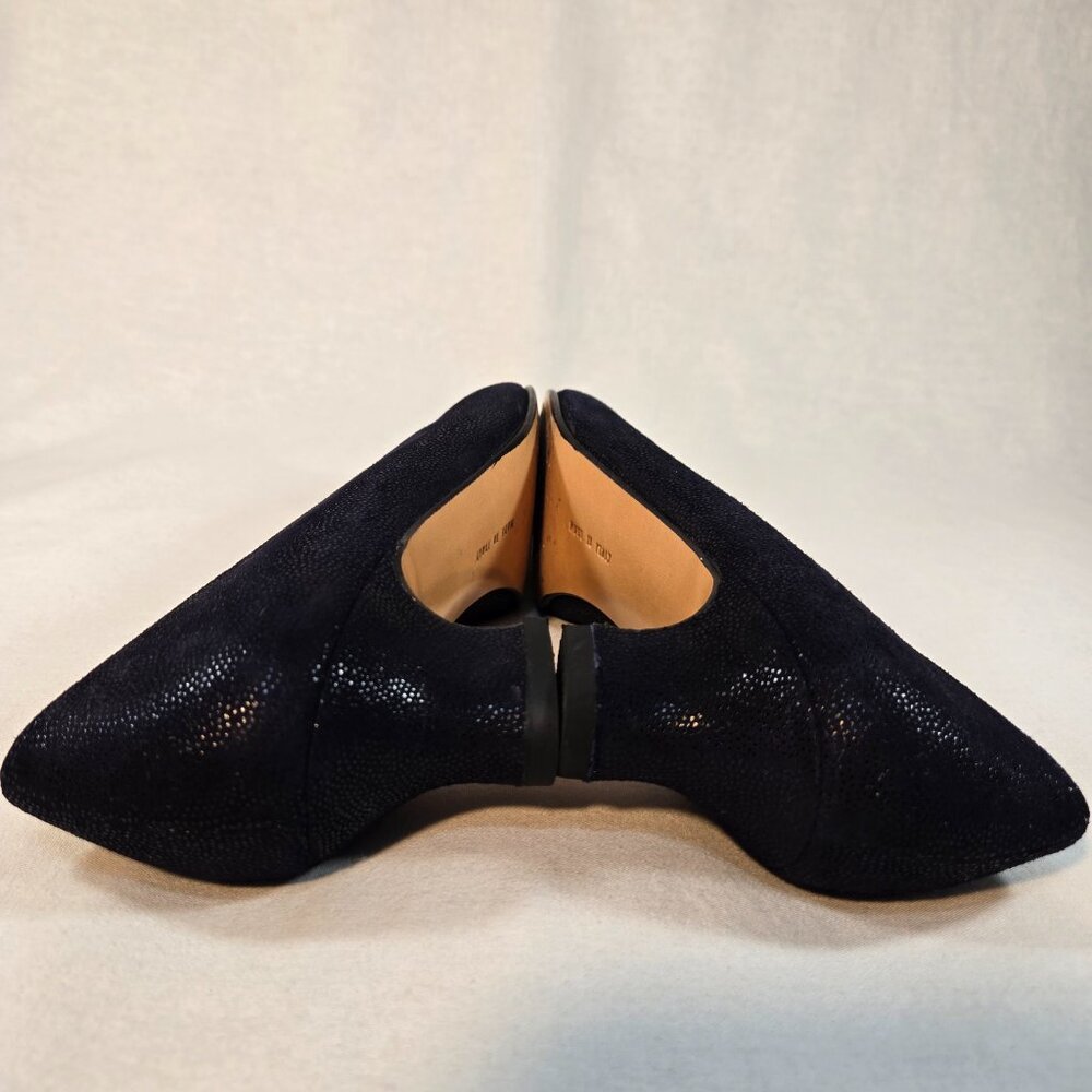 SALVATORE FERRAGAMO Quite Luxury Navy Leather Heels Pumps Size 8 4A LIKE NEW! - Picture 9 of 16